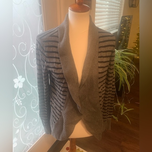 Ann Taylor  cardigan - Picture 1 of 5